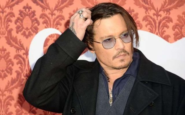 Johnny Depp bun